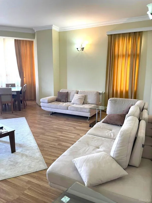 Satılır 2 otaqlı mənzil 140 m²