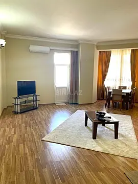 Satılır 2 otaqlı mənzil 140 m²