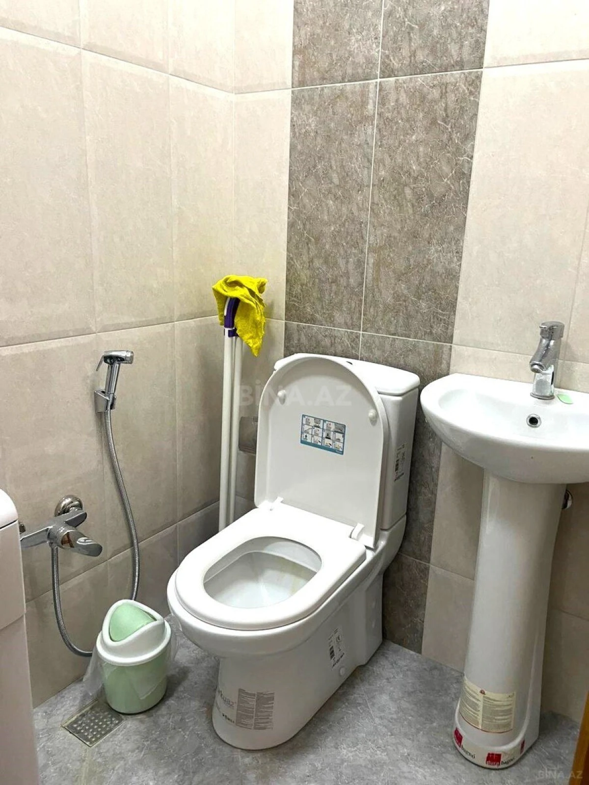 Satılır 2 otaqlı mənzil 140 m²