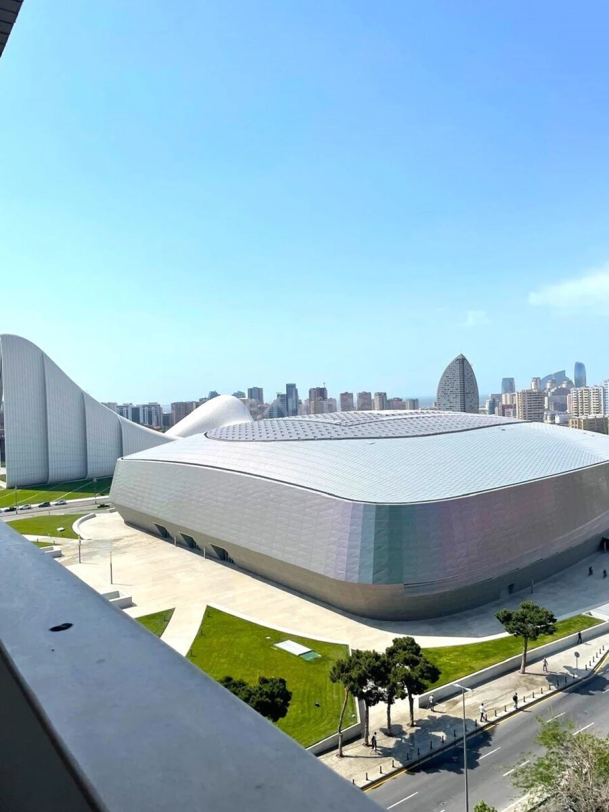 Satılır 2 otaqlı mənzil 140 m²