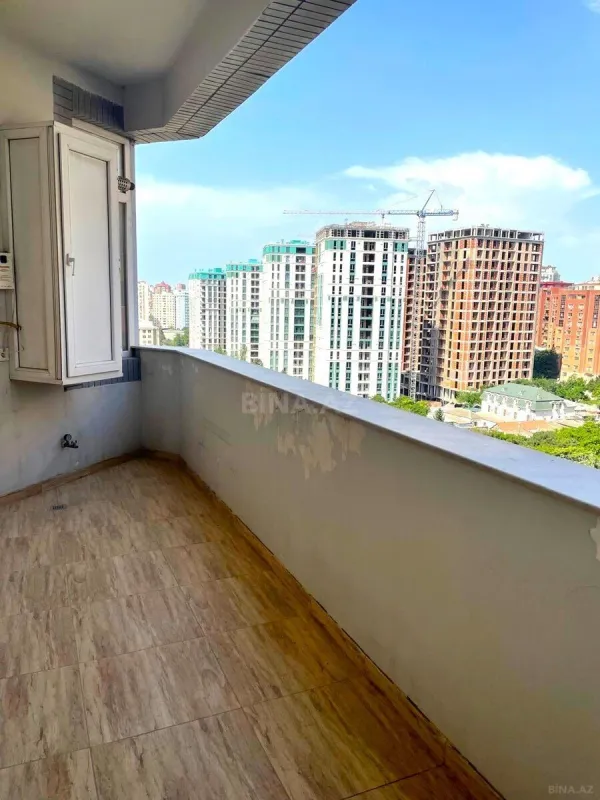 Satılır 2 otaqlı mənzil 140 m²