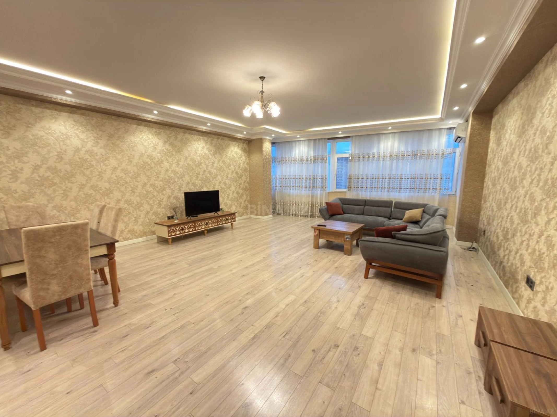 Satılır 3 otaqlı mənzil 175 m²