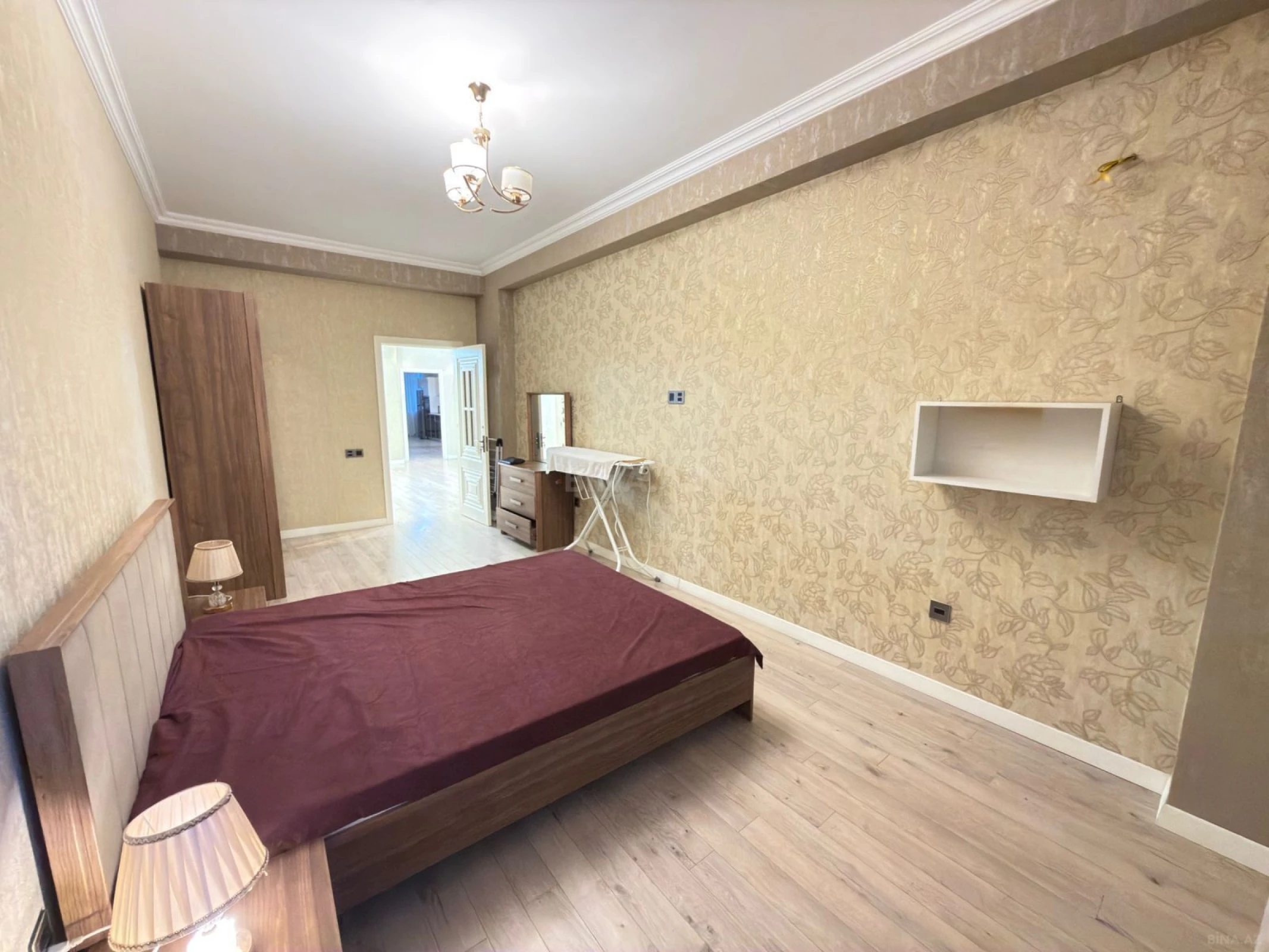 Satılır 3 otaqlı mənzil 175 m²
