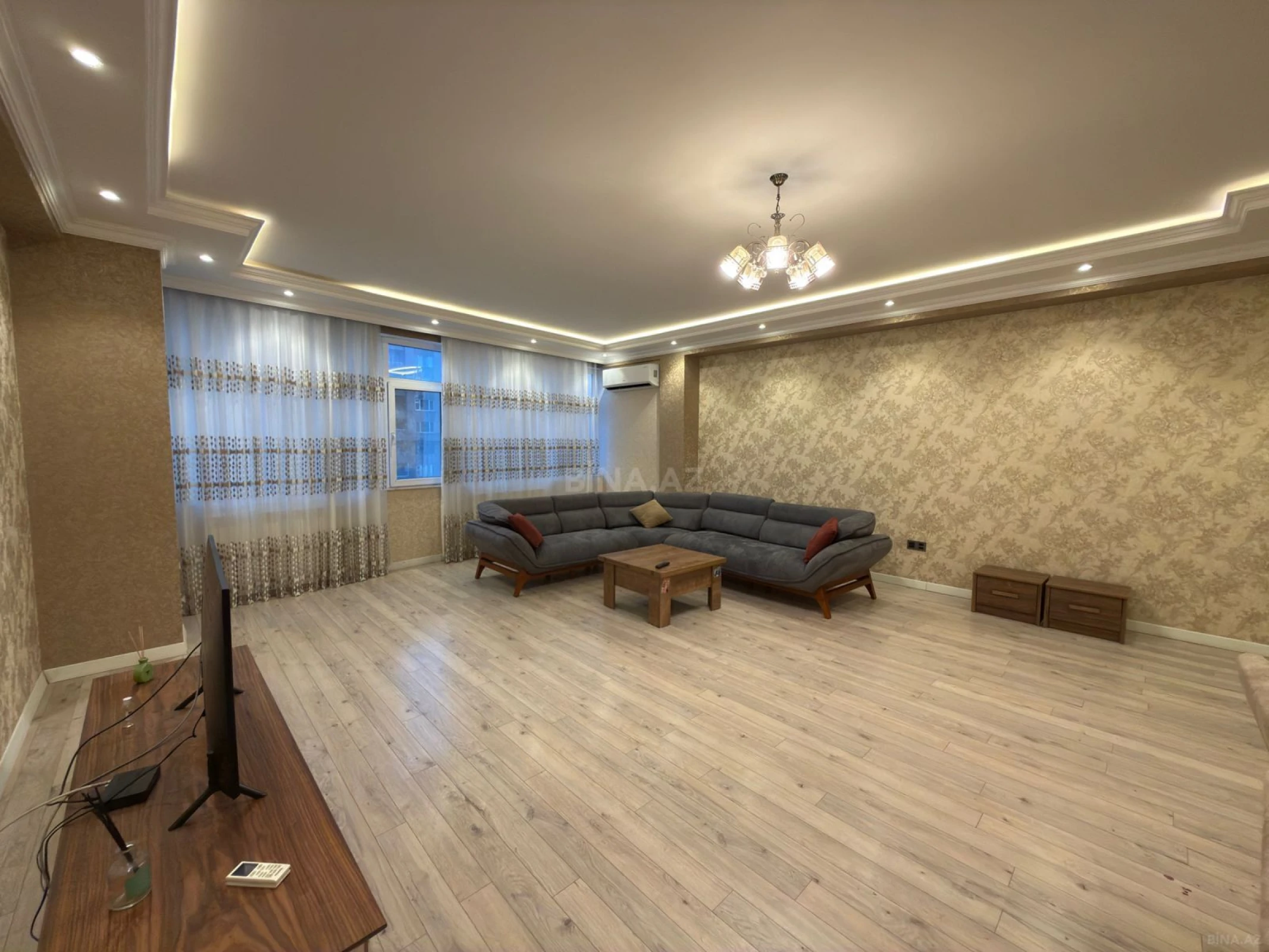Satılır 3 otaqlı mənzil 175 m²