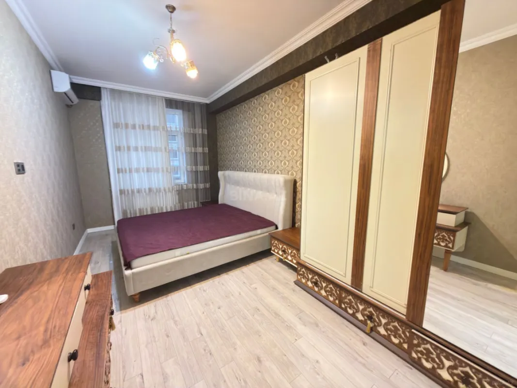 Satılır 3 otaqlı mənzil 175 m²