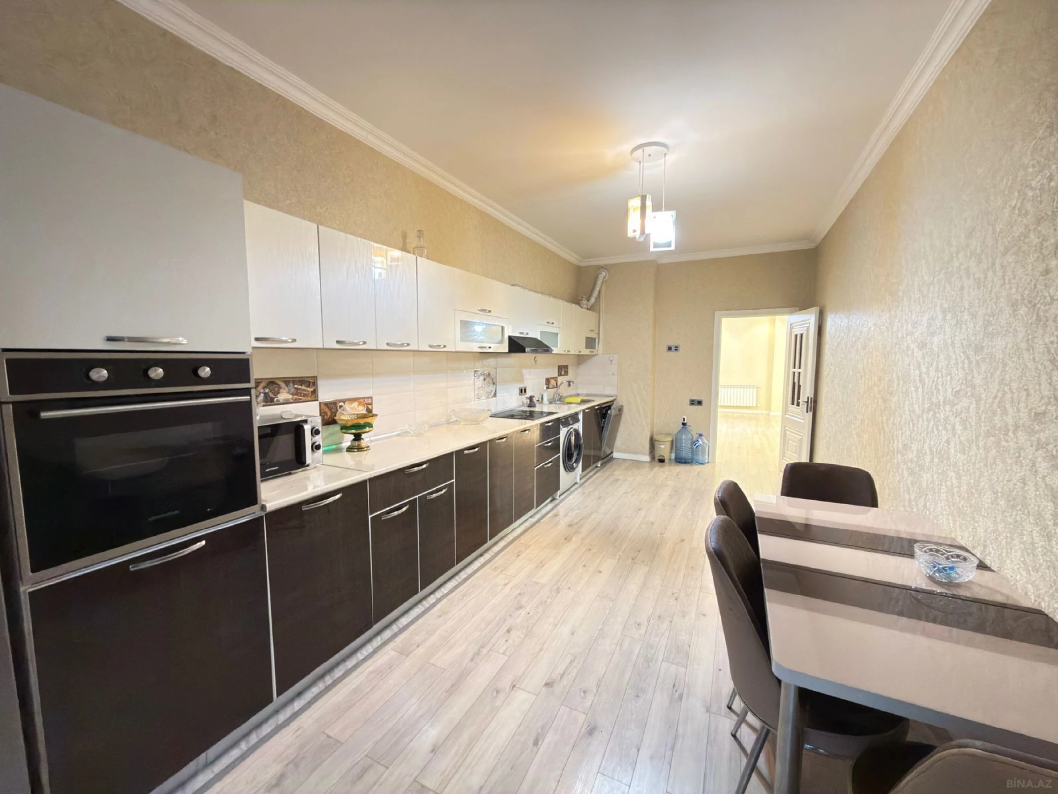 Satılır 3 otaqlı mənzil 175 m²