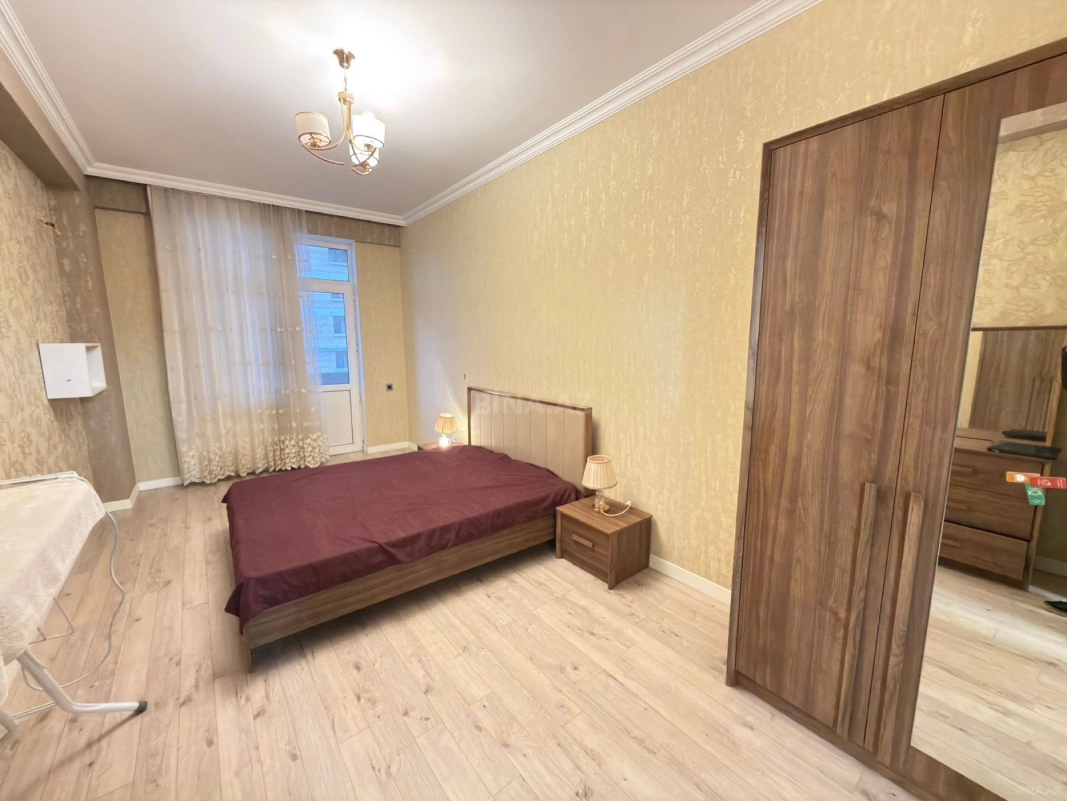 Satılır 3 otaqlı mənzil 175 m²