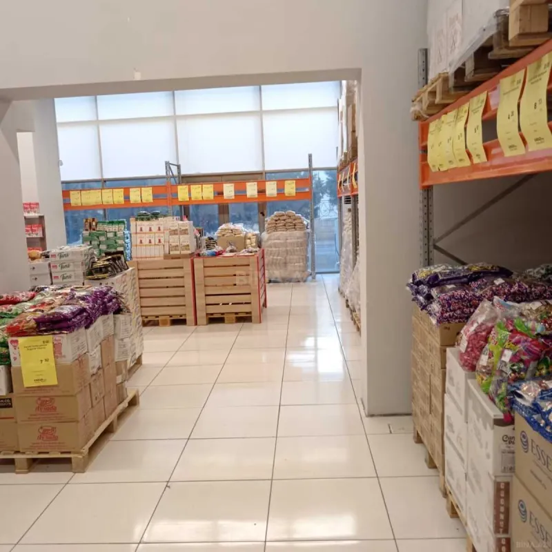 Satılır obyekt 830 m²