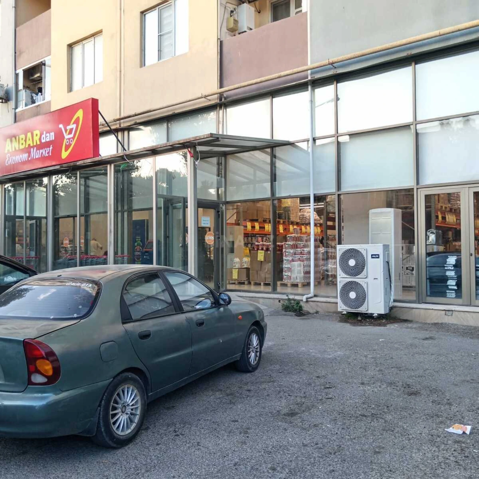 Satılır obyekt 830 m²