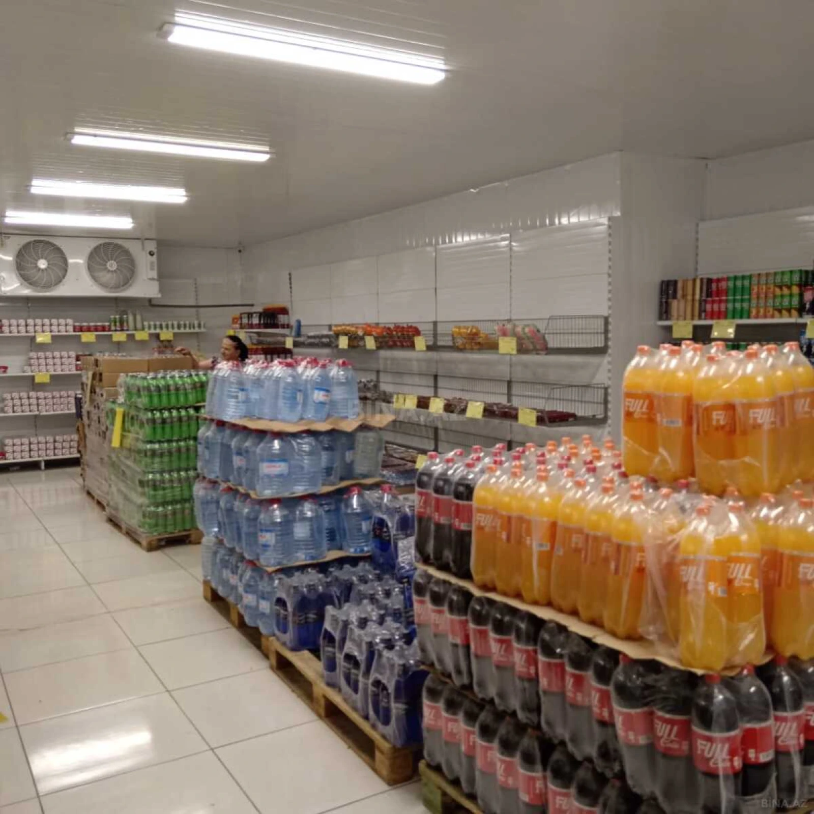 Satılır obyekt 830 m²