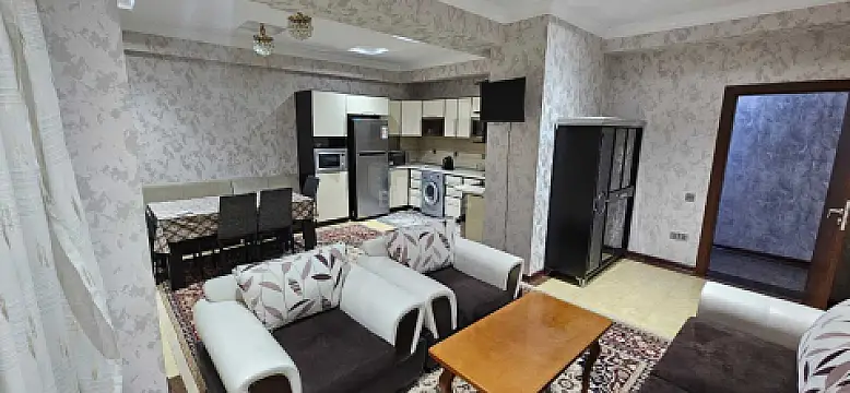 Kirayə verilir 3 otaqlı mənzil 160 m²