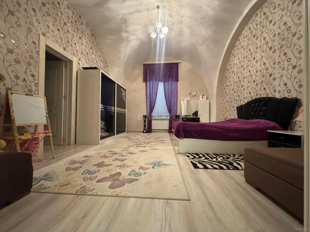 Satılır 4 otaqlı mənzil 120 m²