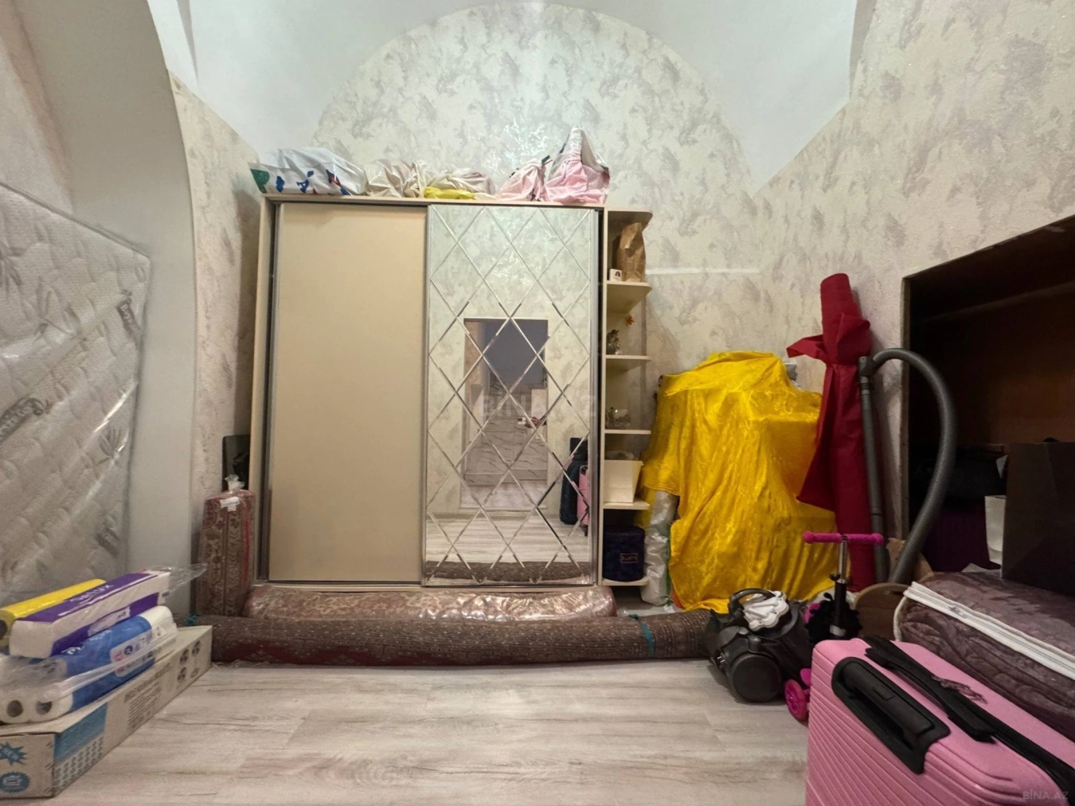 Satılır 4 otaqlı mənzil 120 m²