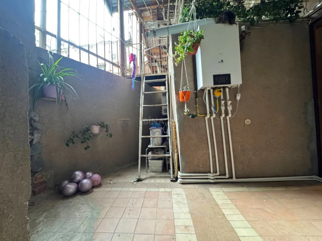 Satılır 4 otaqlı mənzil 120 m²