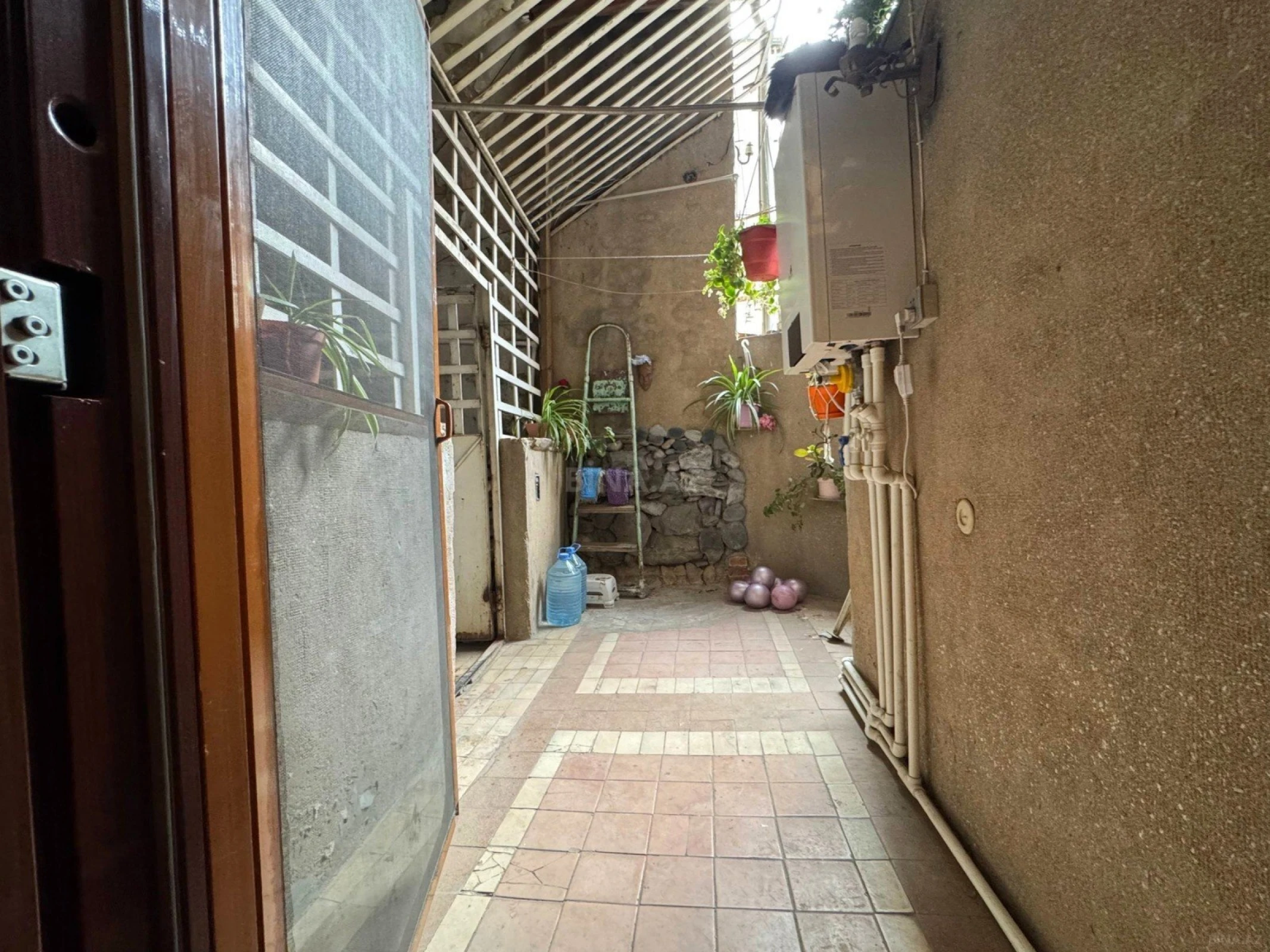 Satılır 4 otaqlı mənzil 120 m²