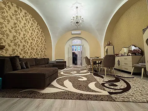 Satılır 4 otaqlı mənzil 120 m²