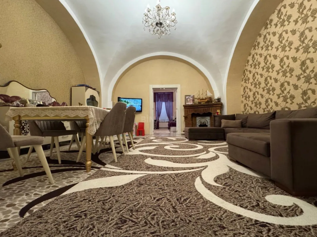 Satılır 4 otaqlı mənzil 120 m²