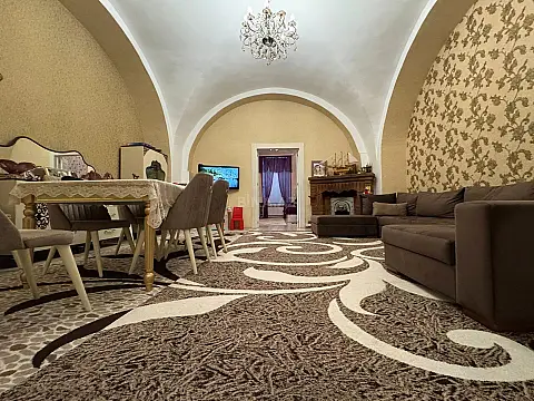 Satılır 4 otaqlı mənzil 120 m²