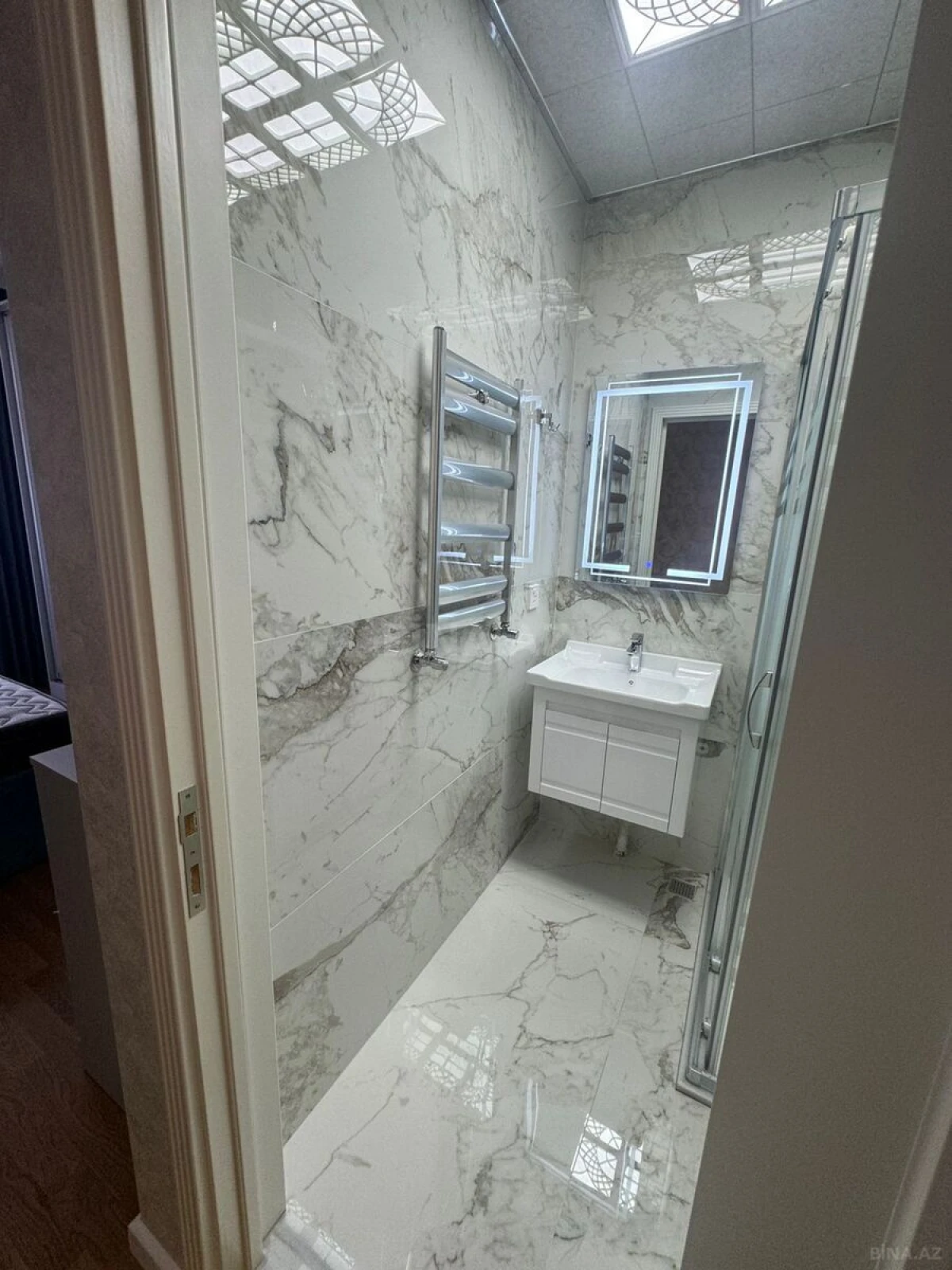 Kirayə verilir 3 otaqlı mənzil 130 m²