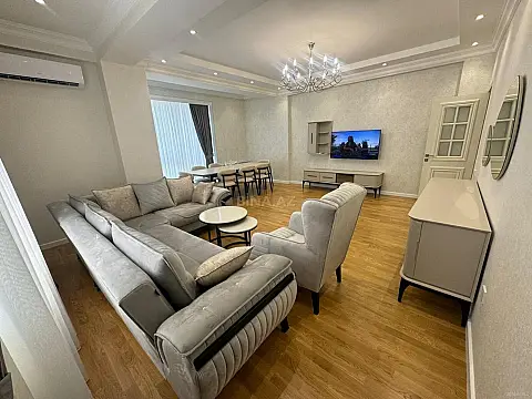 Kirayə verilir 3 otaqlı mənzil 130 m² — Bakı 3 otaq 130.00 m²