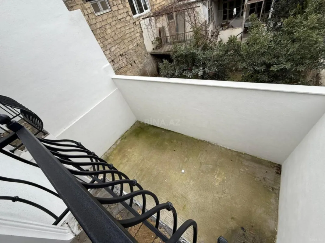 Satılır 6 otaqlı həyət evi 250 m²