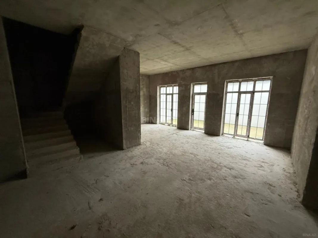 Satılır 6 otaqlı həyət evi 250 m²