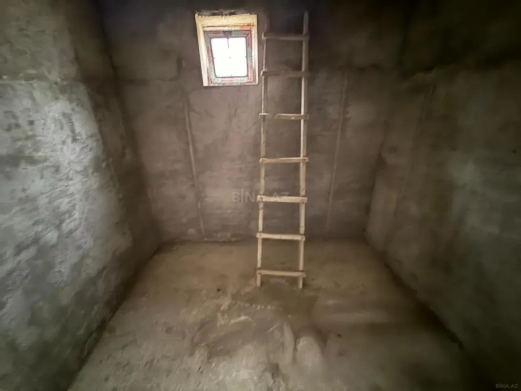 Satılır 6 otaqlı həyət evi 250 m²