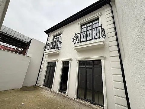 Satılır 6 otaqlı həyət evi 250 m²