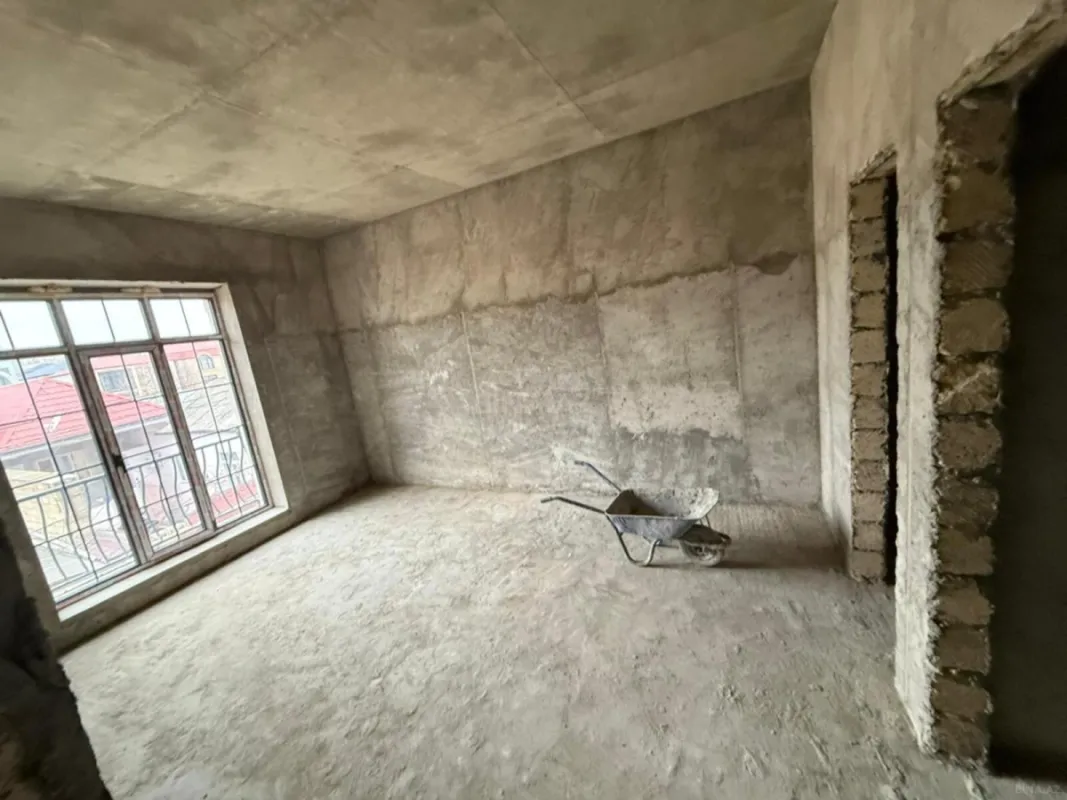 Satılır 6 otaqlı həyət evi 250 m²