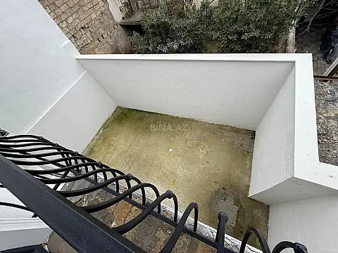 Satılır 6 otaqlı həyət evi 250 m²