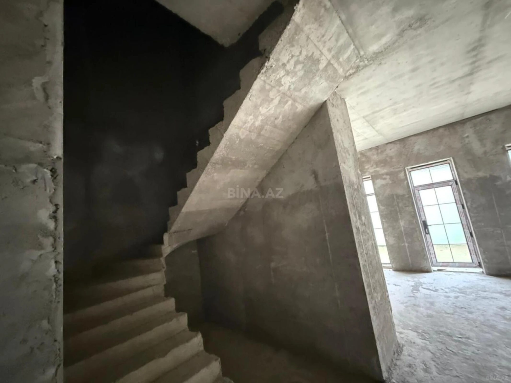 Satılır 6 otaqlı həyət evi 250 m²