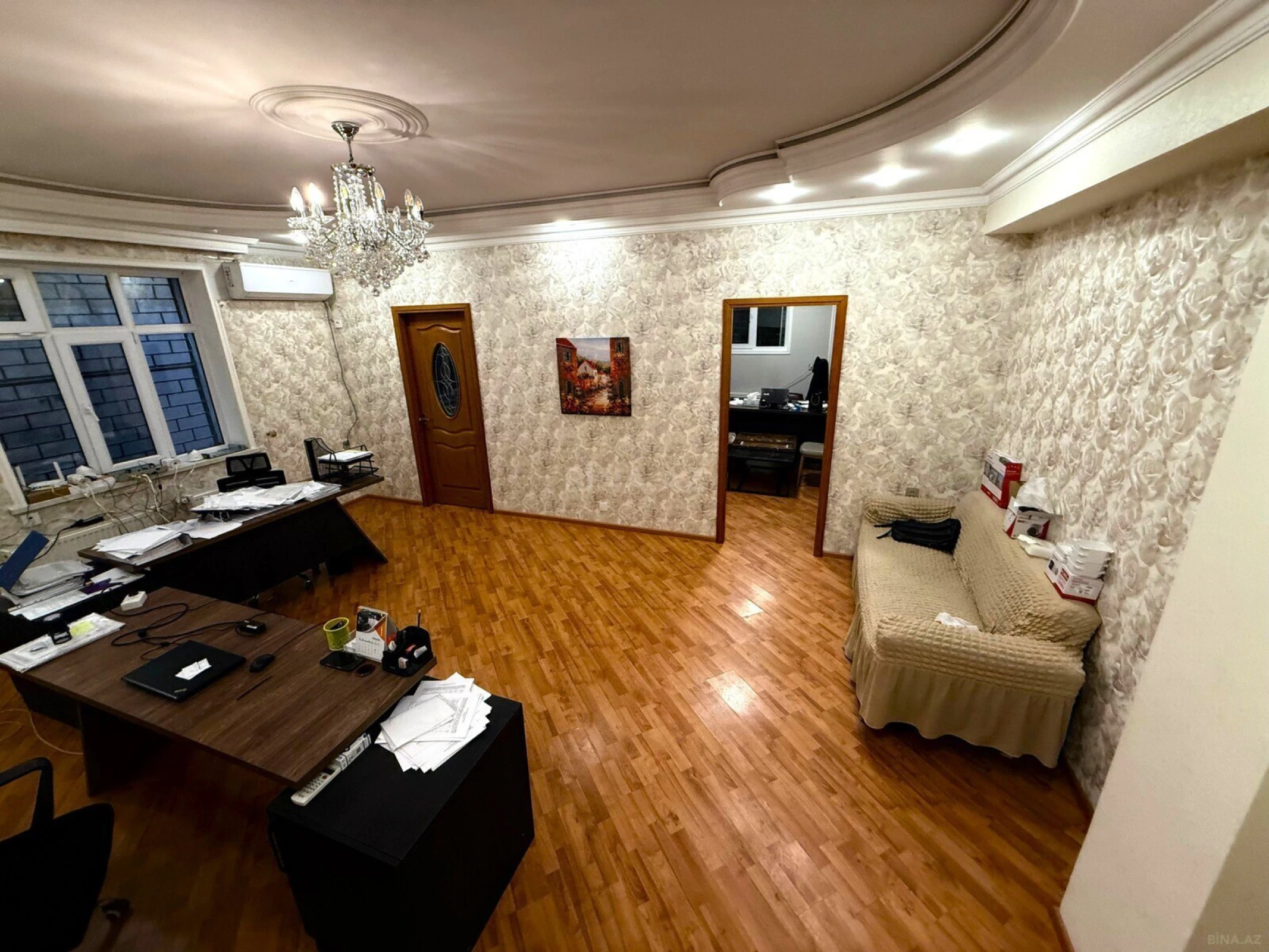 Satılır 12 otaqlı həyət evi 900 m²