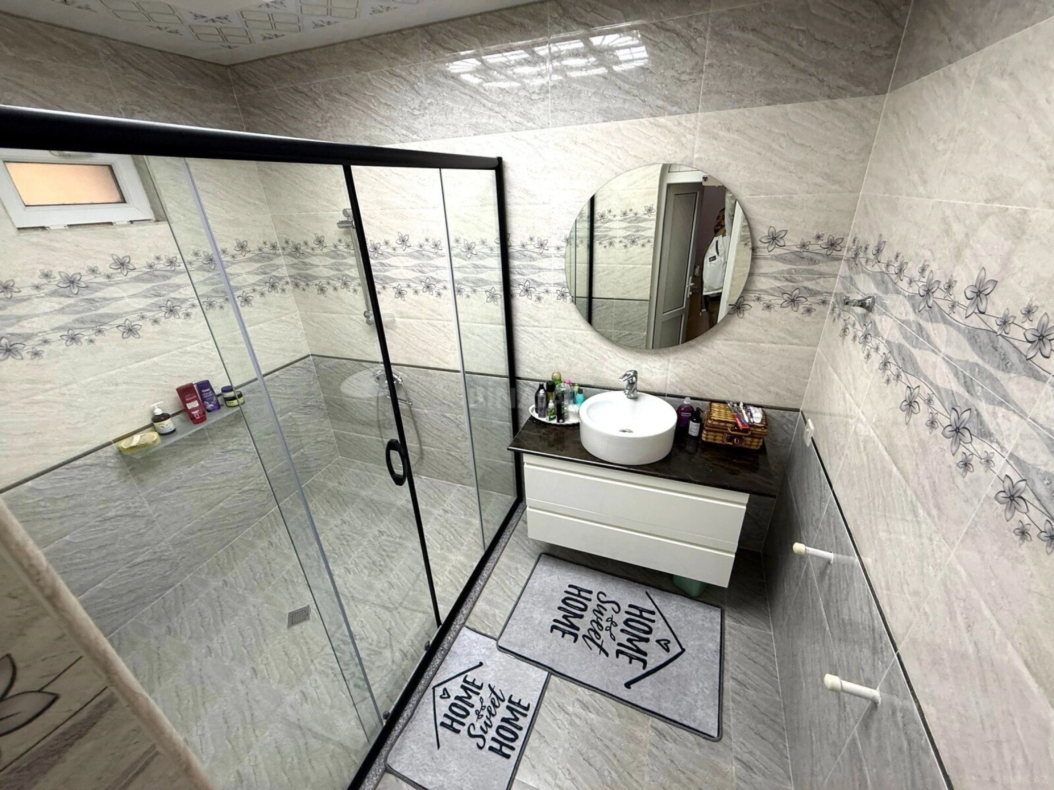 Satılır 12 otaqlı həyət evi 900 m²