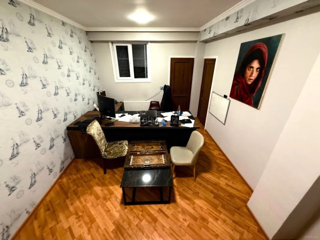 Satılır 12 otaqlı həyət evi 900 m²