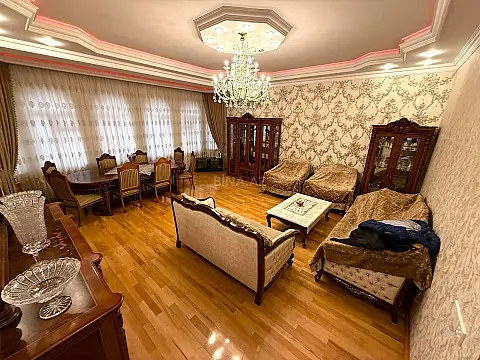 Satılır 12 otaqlı həyət evi 900 m²