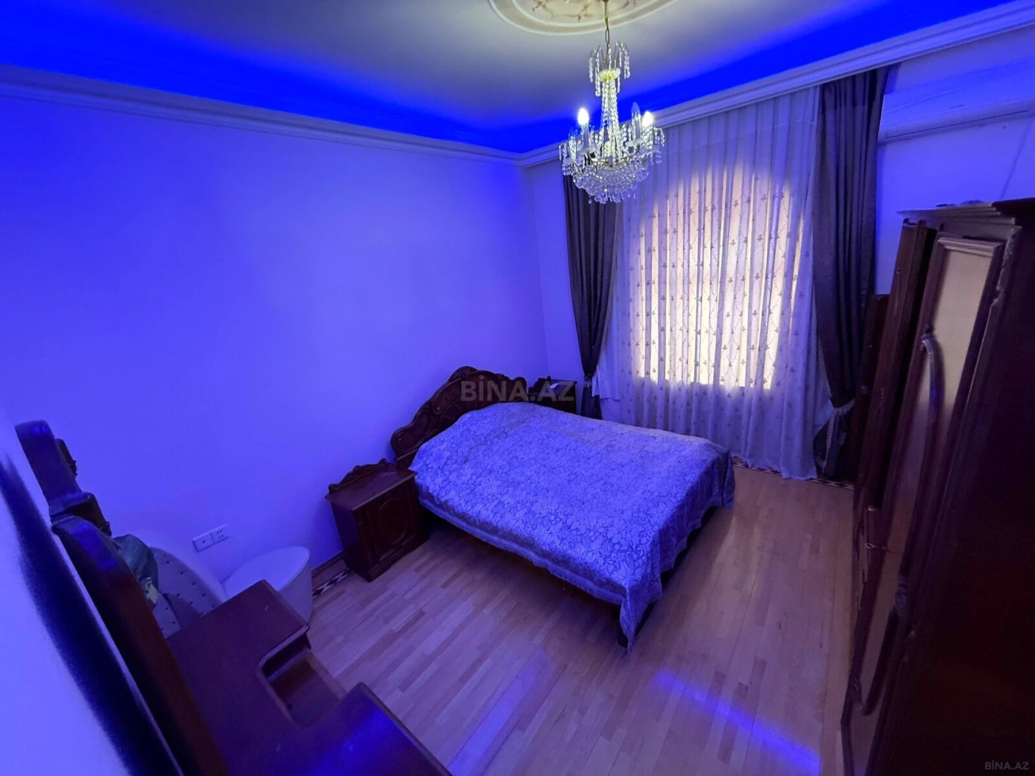 Satılır 12 otaqlı həyət evi 900 m²