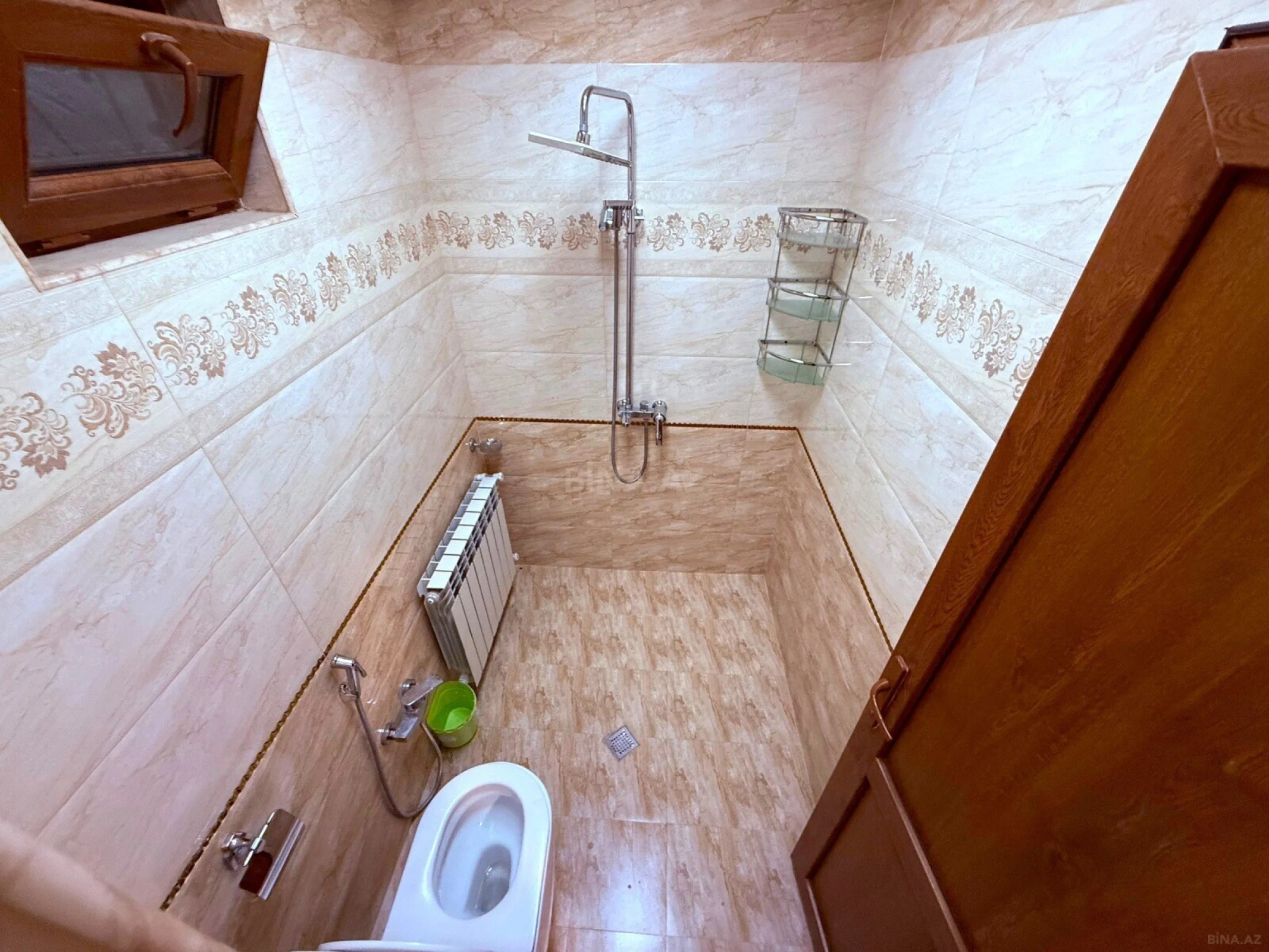 Satılır 12 otaqlı həyət evi 900 m²