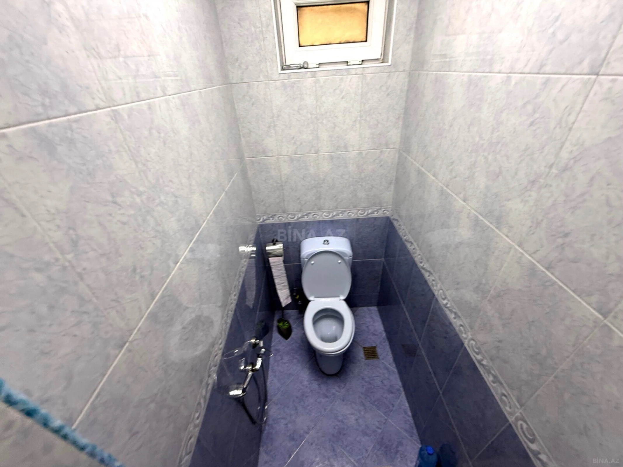 Satılır 12 otaqlı həyət evi 900 m²