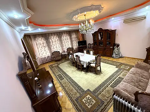 Satılır 12 otaqlı həyət evi 900 m²