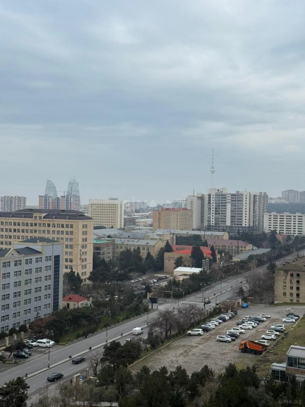 Satılır 3 otaqlı mənzil 158 m²