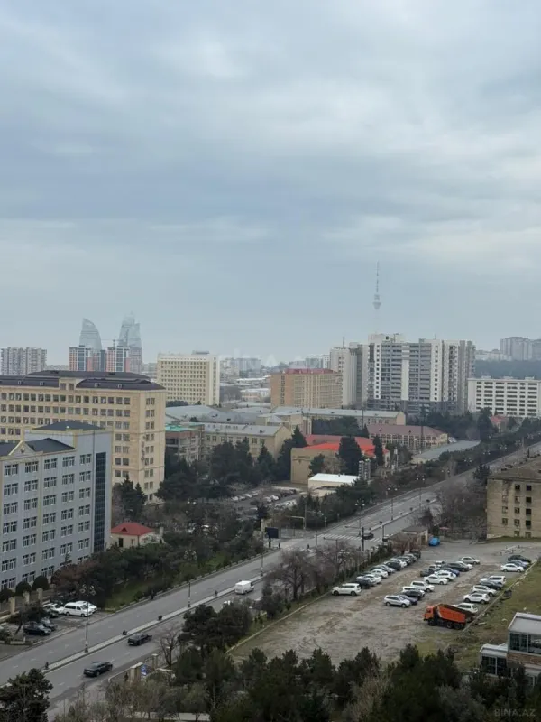 Satılır 3 otaqlı mənzil 158 m²