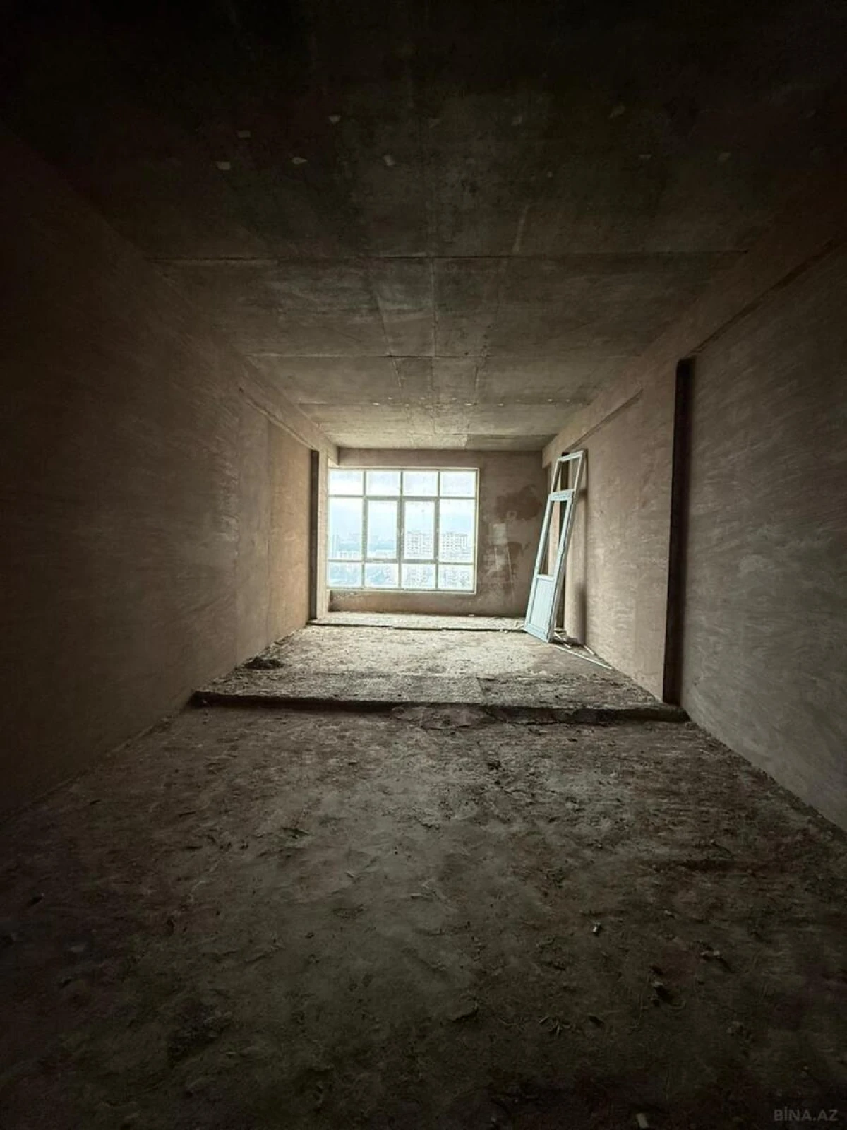 Satılır 3 otaqlı mənzil 158 m²