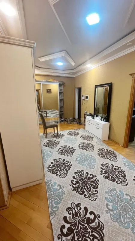 Satılır 3 otaqlı mənzil 150 m²