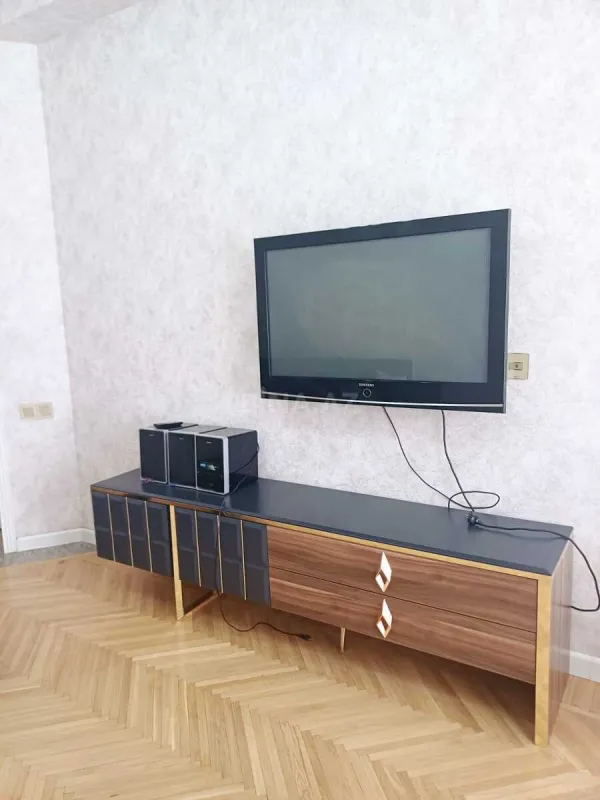 Kirayə verilir 3 otaqlı mənzil 125 m²