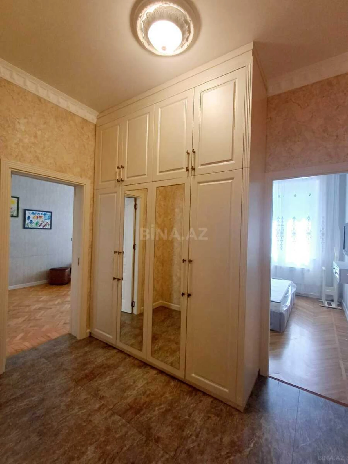 Kirayə verilir 3 otaqlı mənzil 125 m²