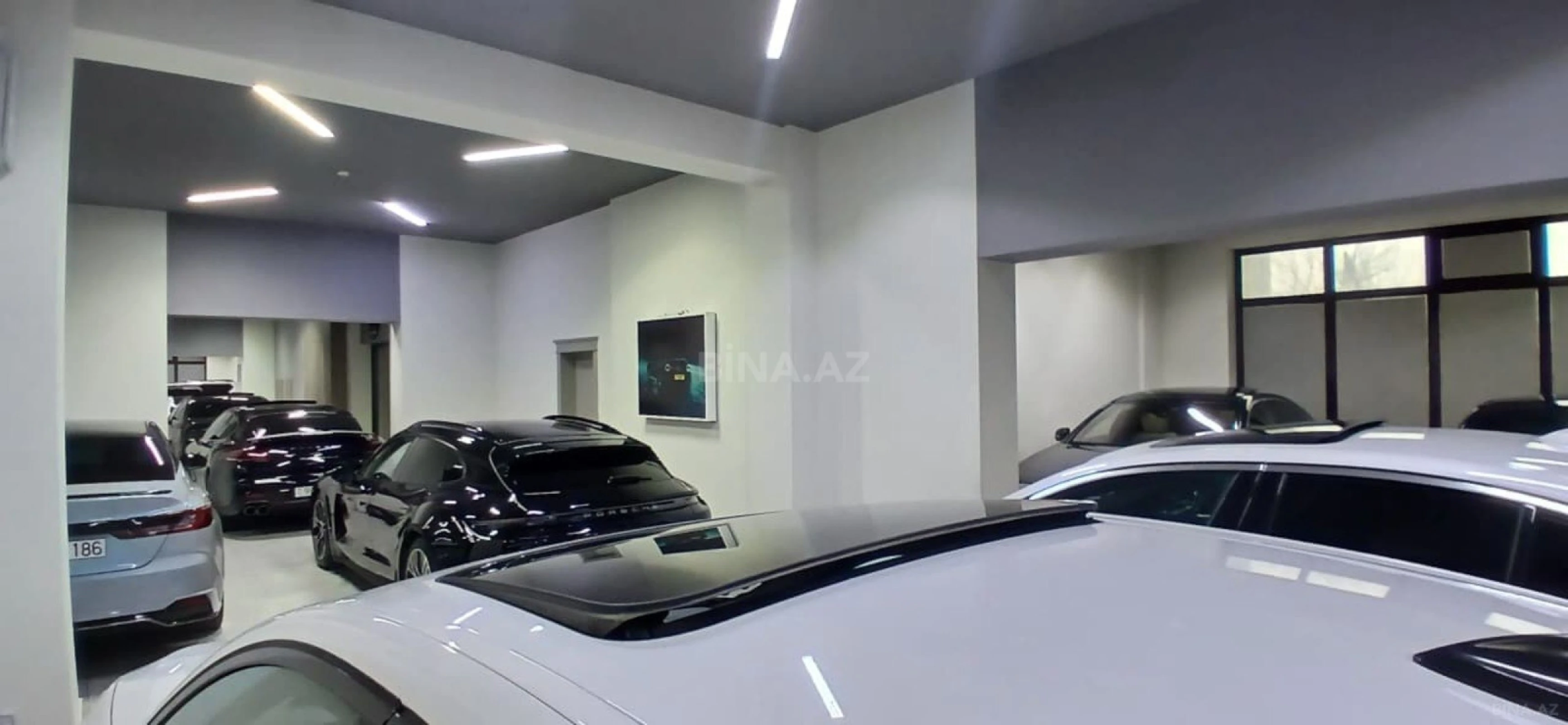 Satılır obyekt 700 m²