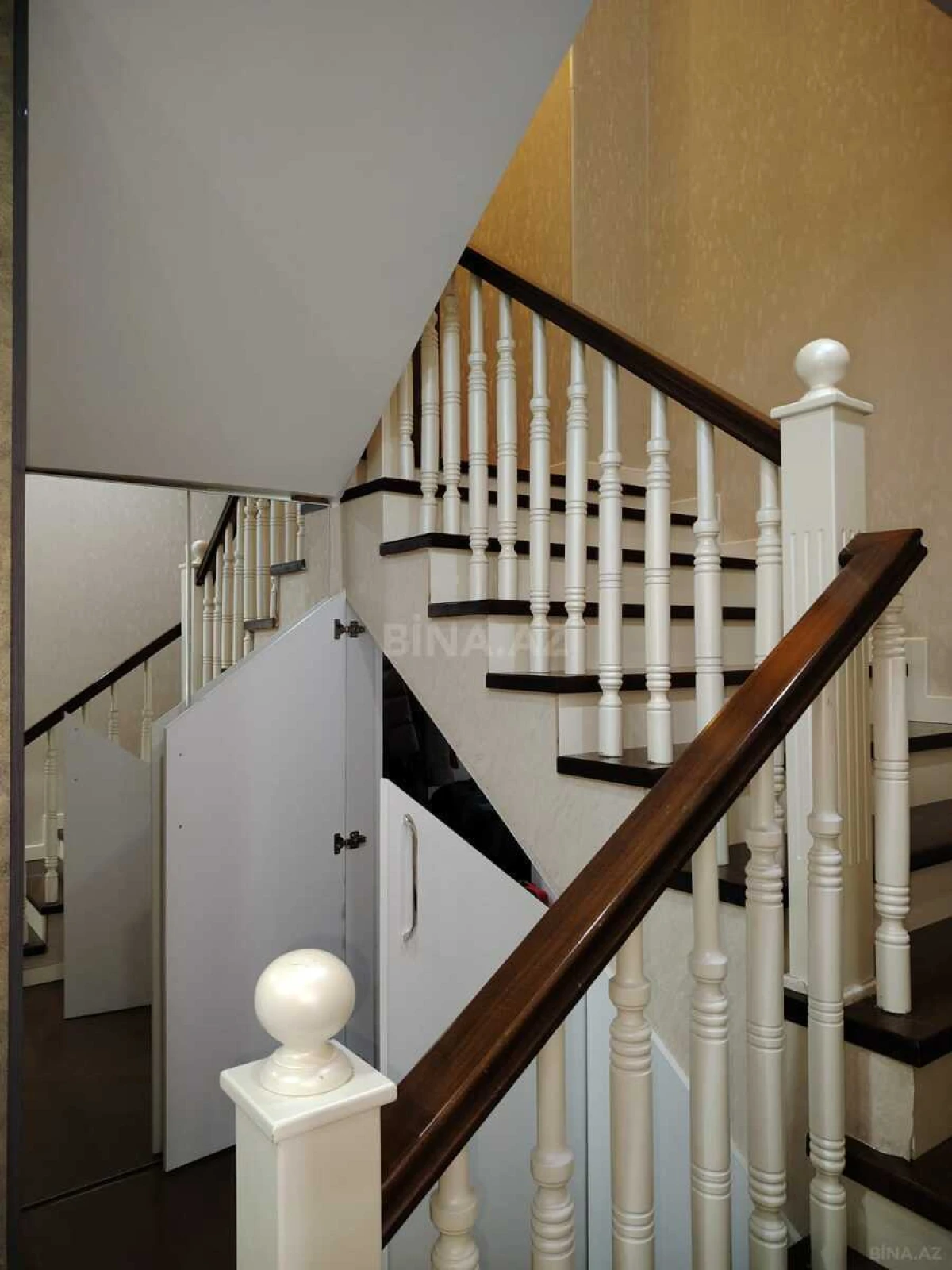 Satılır 3 otaqlı mənzil 127 m²