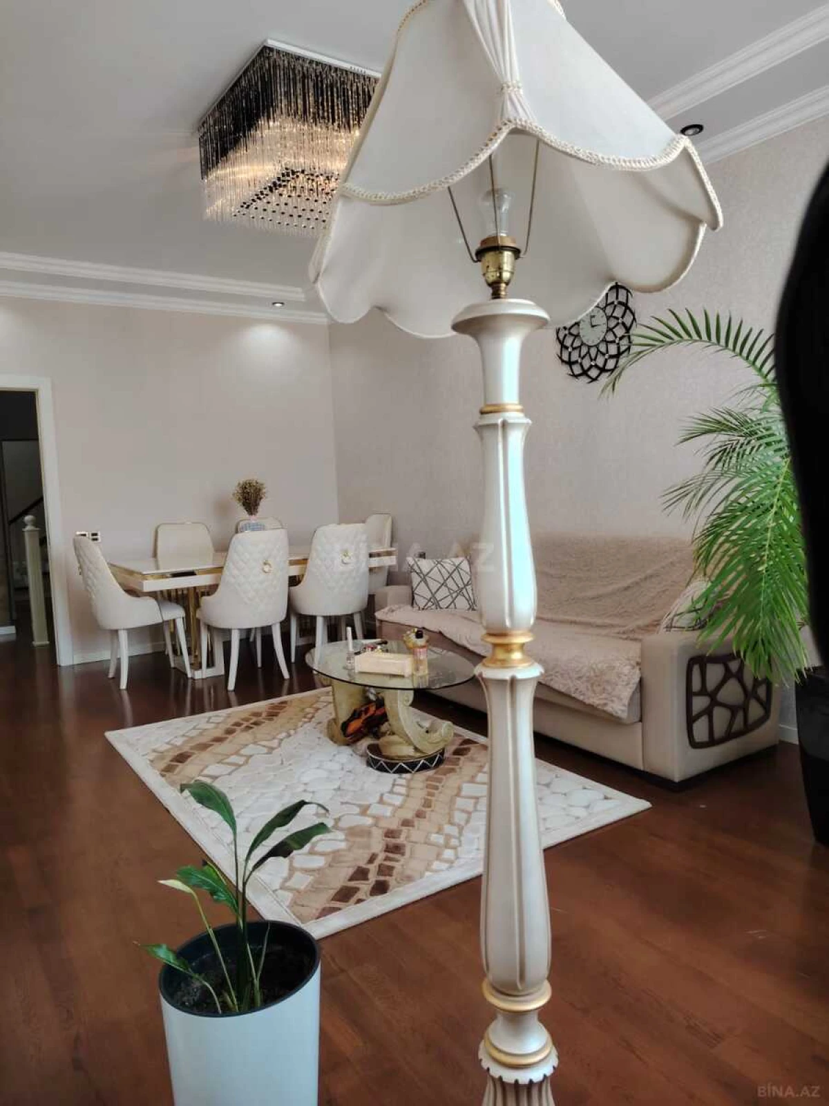 Satılır 3 otaqlı mənzil 127 m²