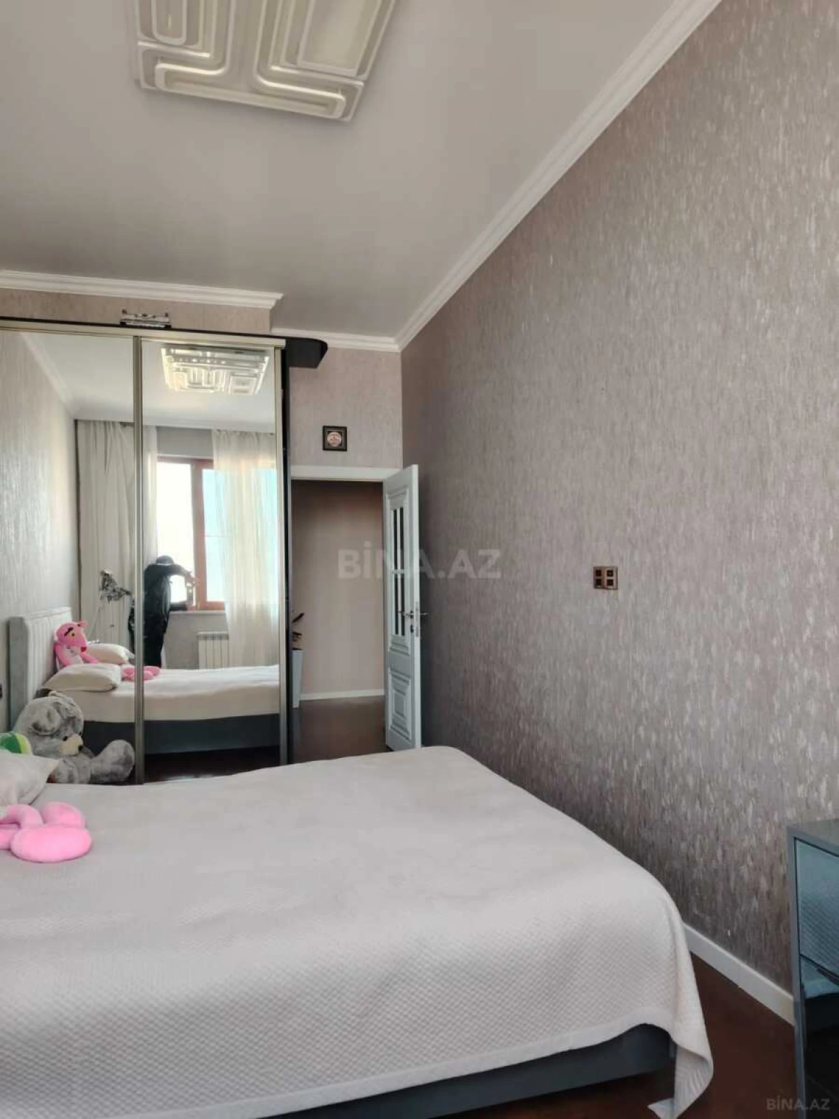 Satılır 3 otaqlı mənzil 127 m²