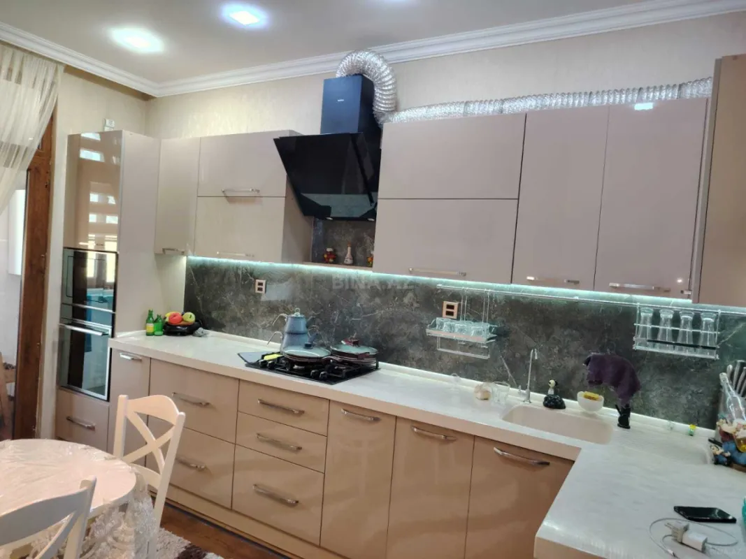 Satılır 3 otaqlı mənzil 127 m²